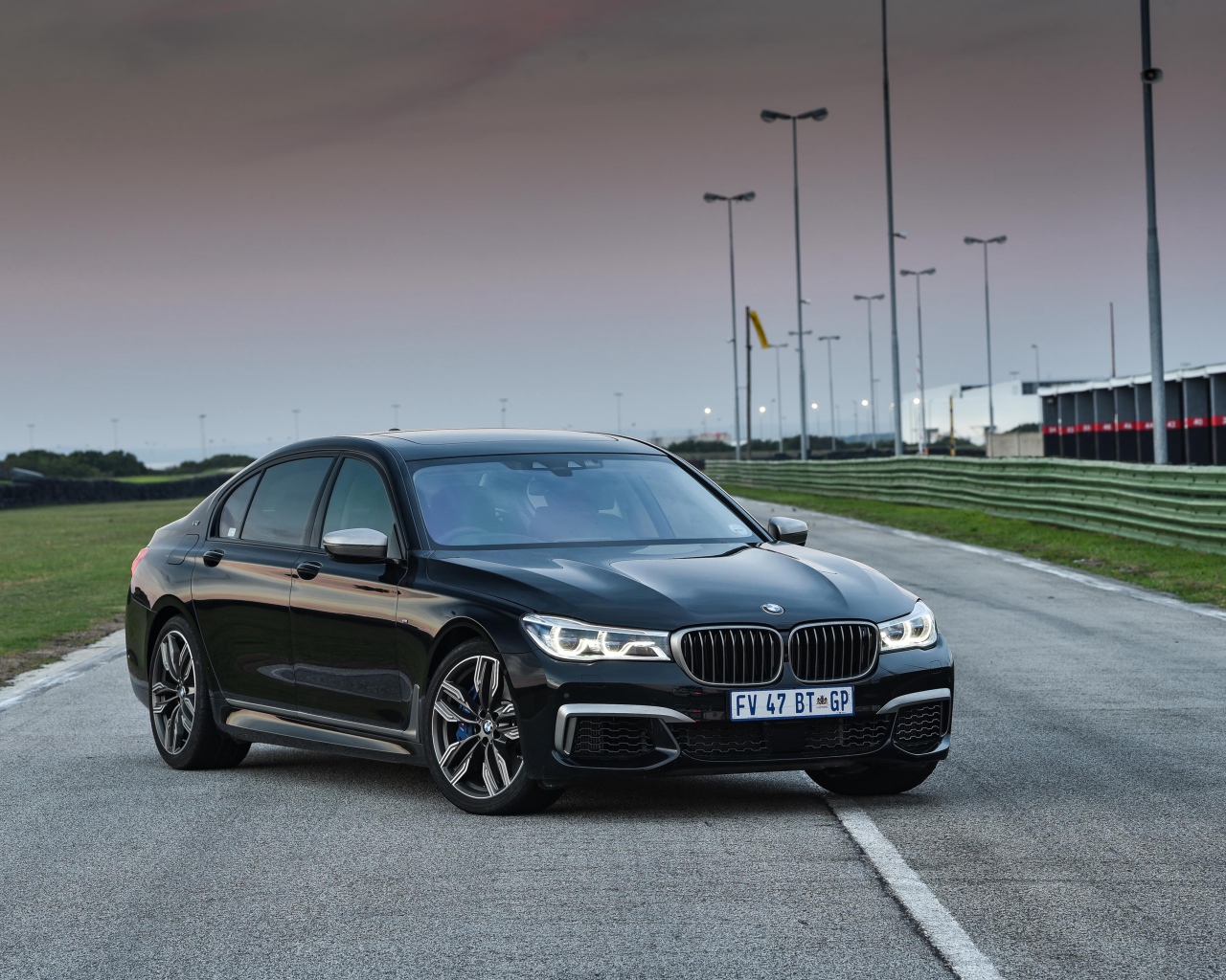 Стильный черный автомобиль BMW M4 DTM Champion Edition, 2017