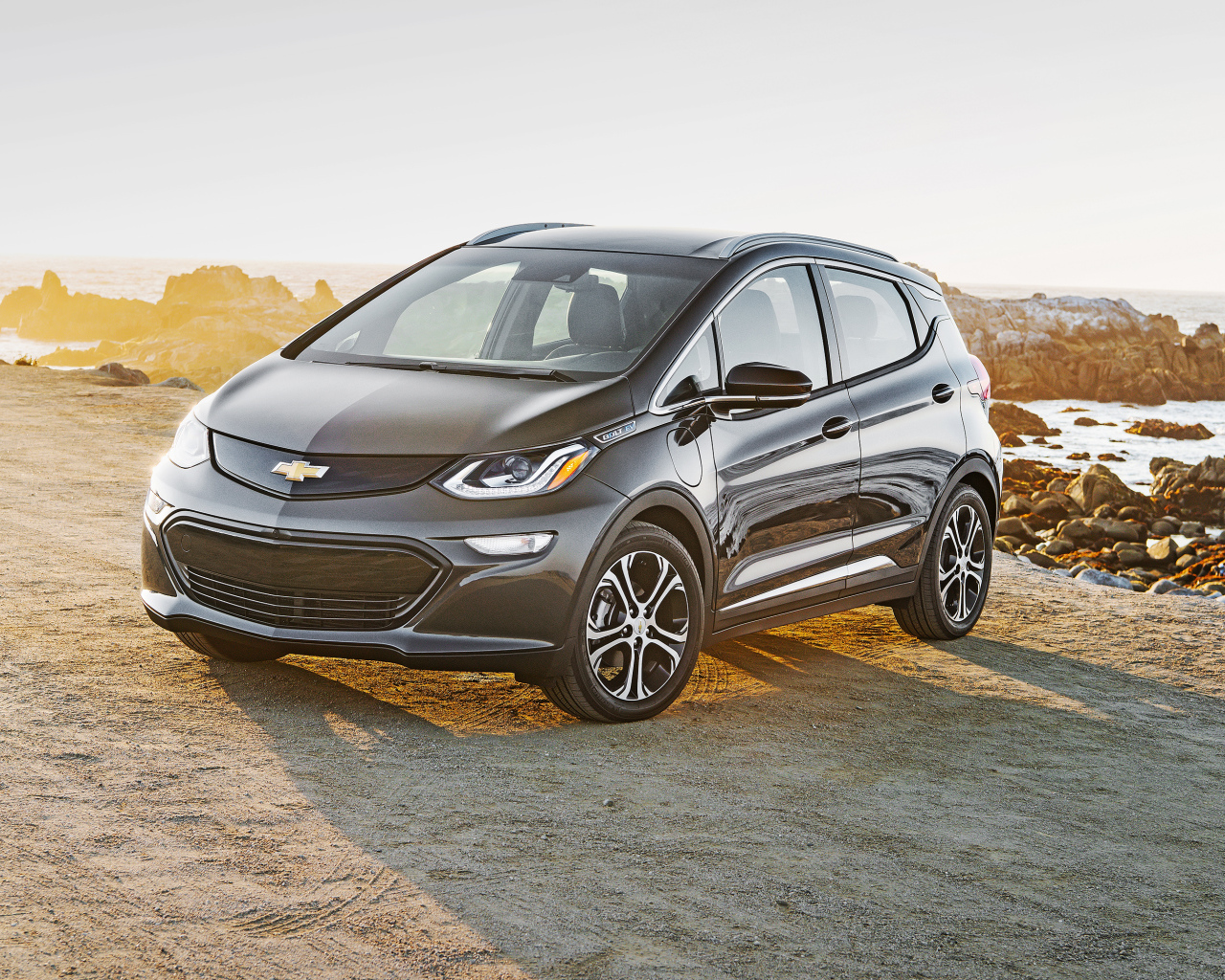 Компактный автомобиль Chevrolet Bolt EV, 2017 