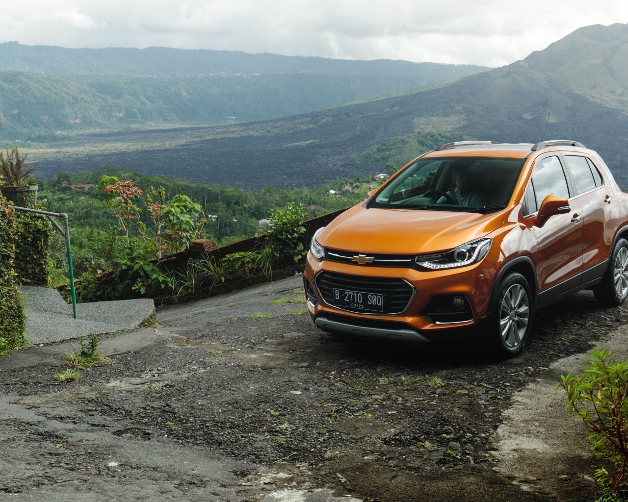 Автомобиль Chevrolet Trax Asia RHD, 2017 цвет оранжевый металлик 