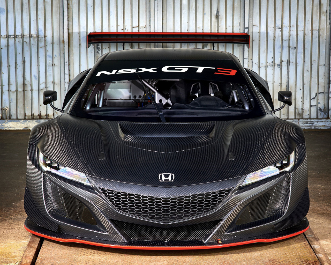 Автомобиль Honda NSX GT3, 2017 вид спереди