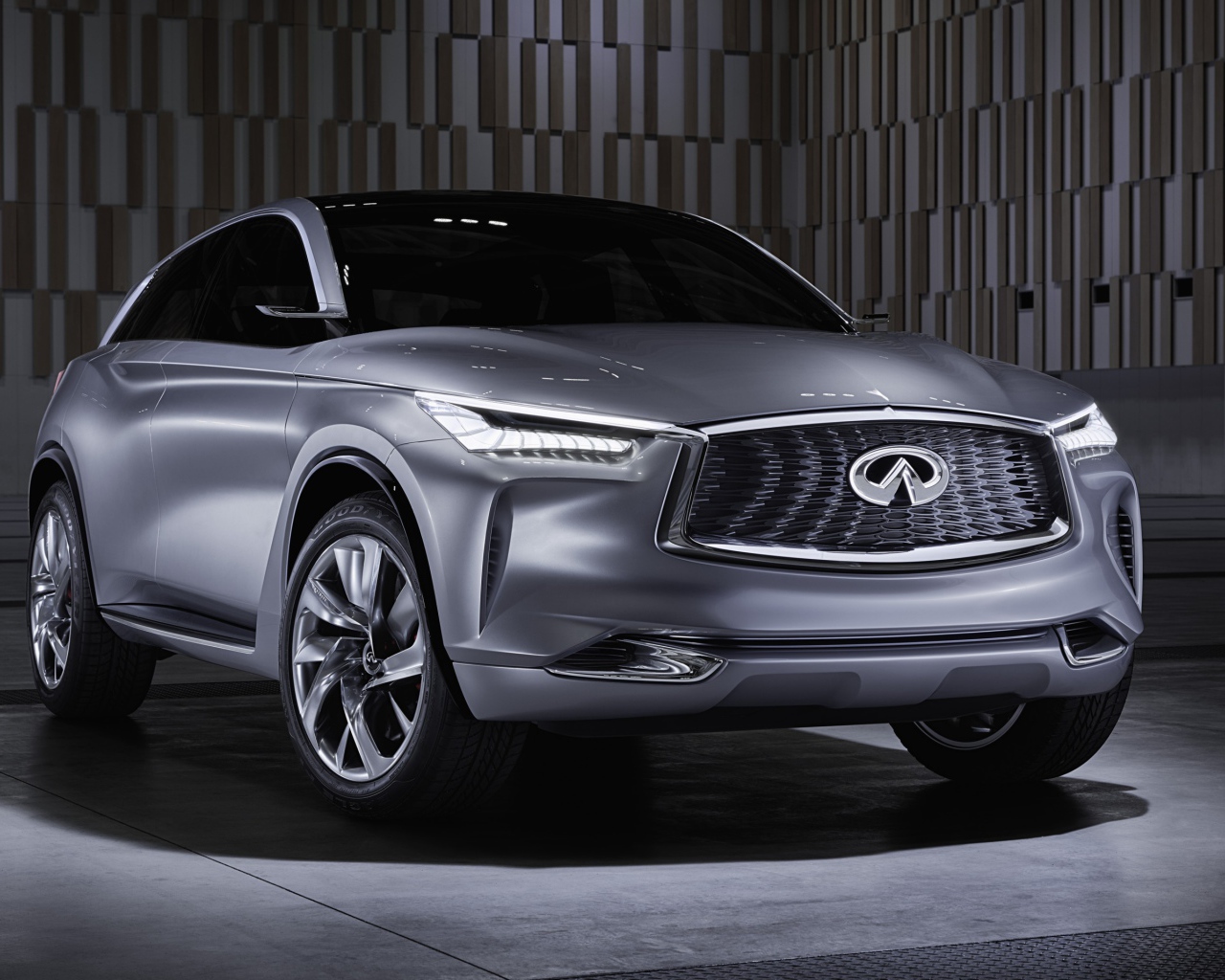 Серебристый кроссовер  Infiniti QX50, 2017