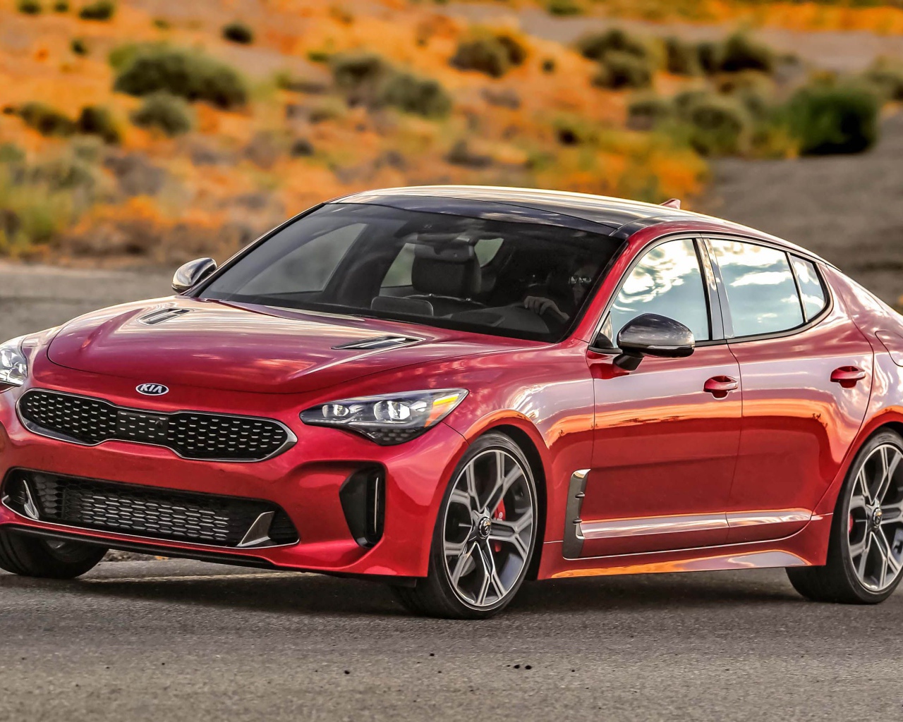 Красный автомобиль Kia Stinger GT2 RWD, 2018