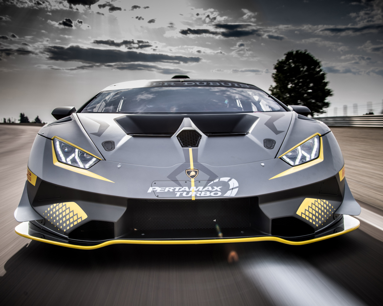 Спортивный автомобиль Lamborghini Huracan Super Trofeo EVO, 2018 вид спереди