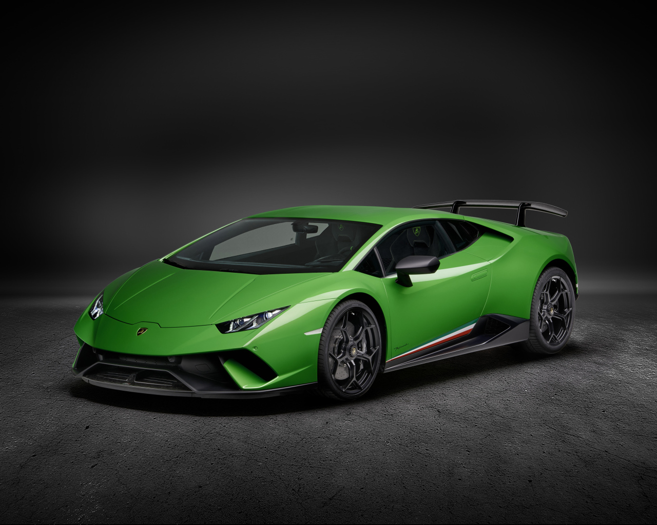 Стильный автомобиль  Lamborghini Huracan Performante 
