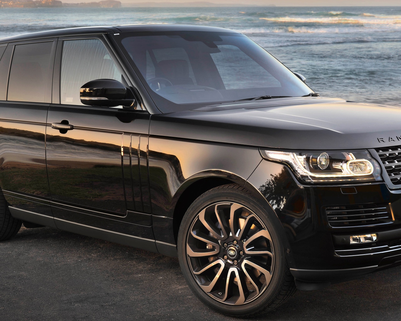 Новый автомобиль внедорожник Range Rover Vogue, 2018