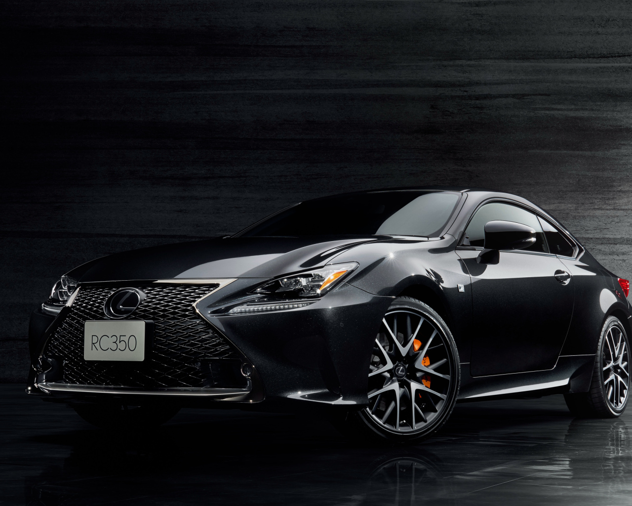 Представительный черный автомобиль Lexus RC 350 F SPORT Prime, 2017