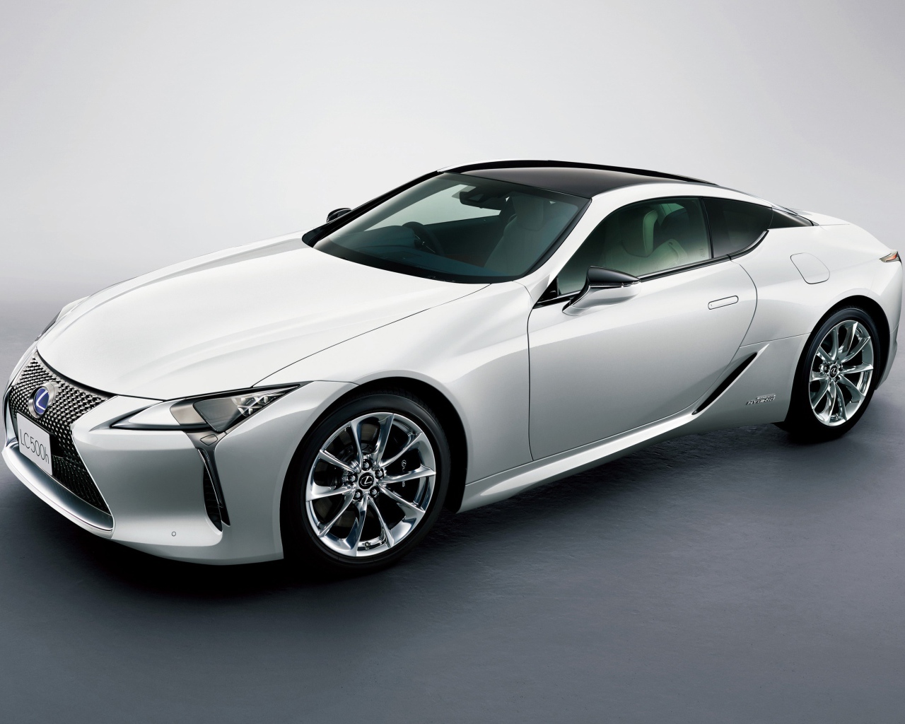 Автомобиль Lexus LC 500h, 2017 