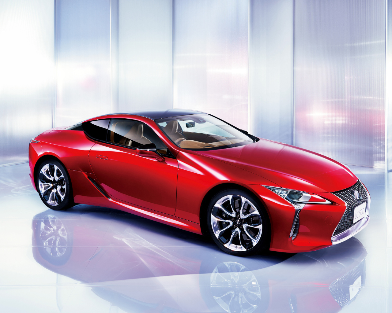 Красный автомобиль Lexus LC 500, 2018