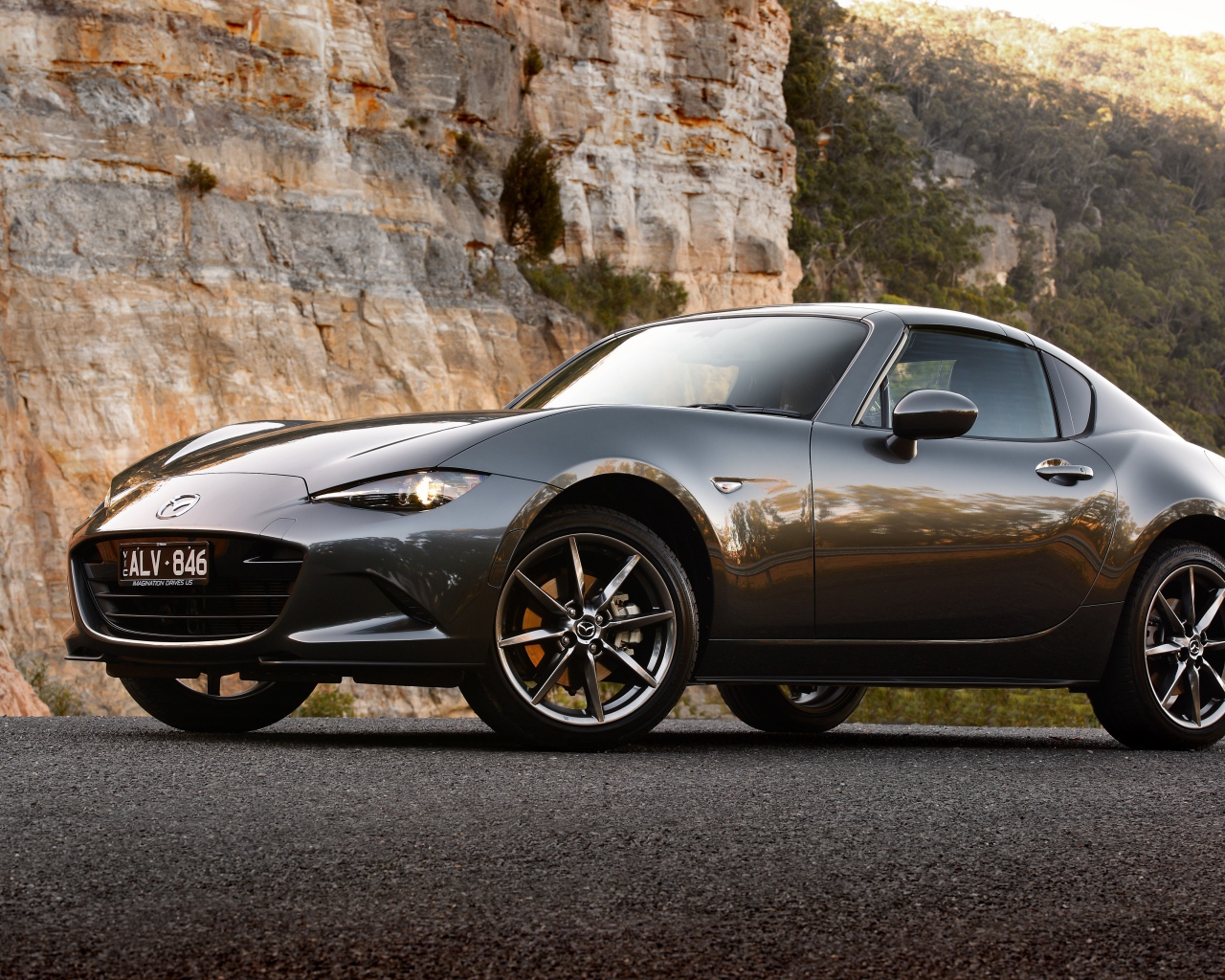 Автомобиль Mazda MX-5 RF, 2017 серый металлик 