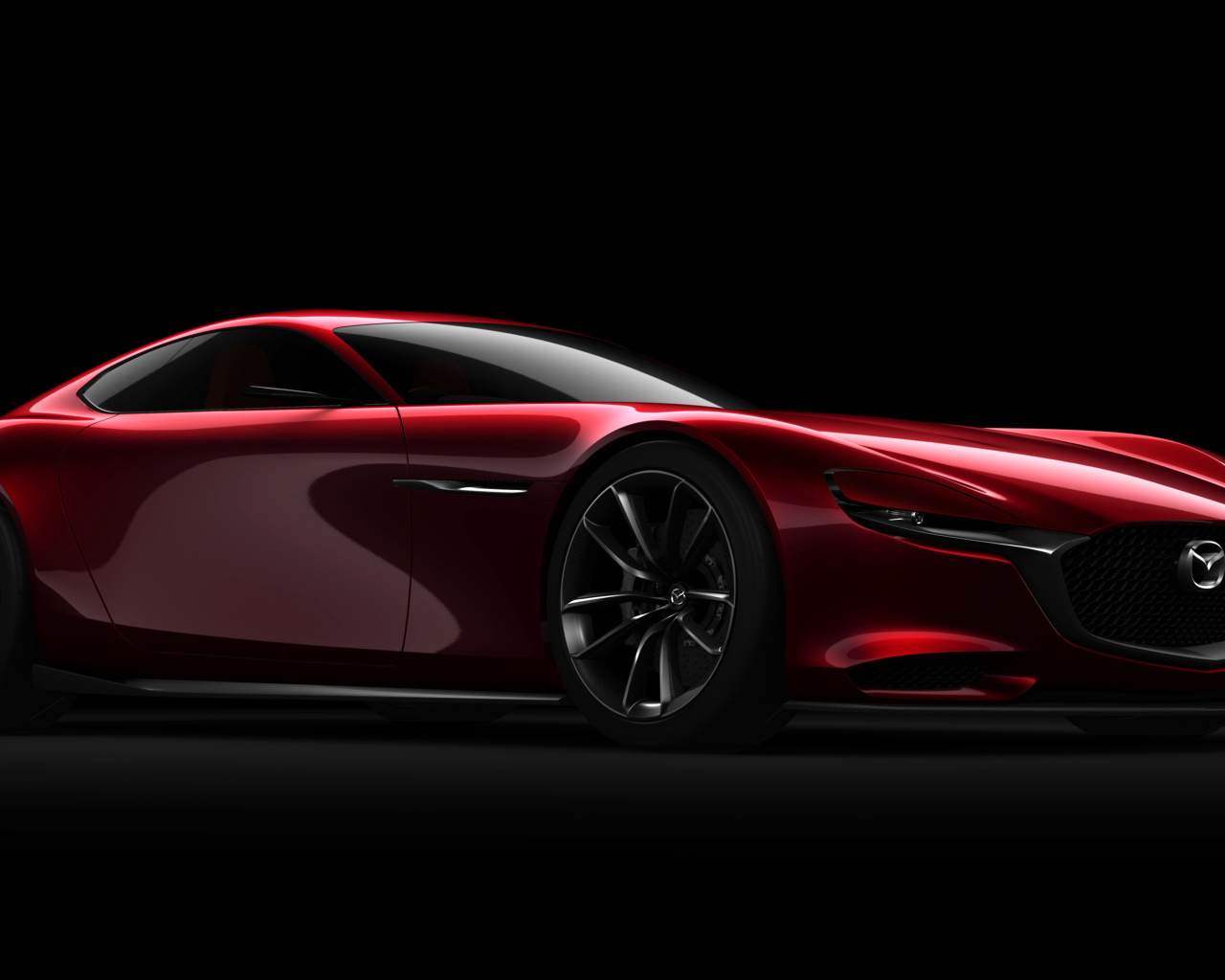 Красный спортивный автомобиль Mazda RX Vision Concept на черном фоне