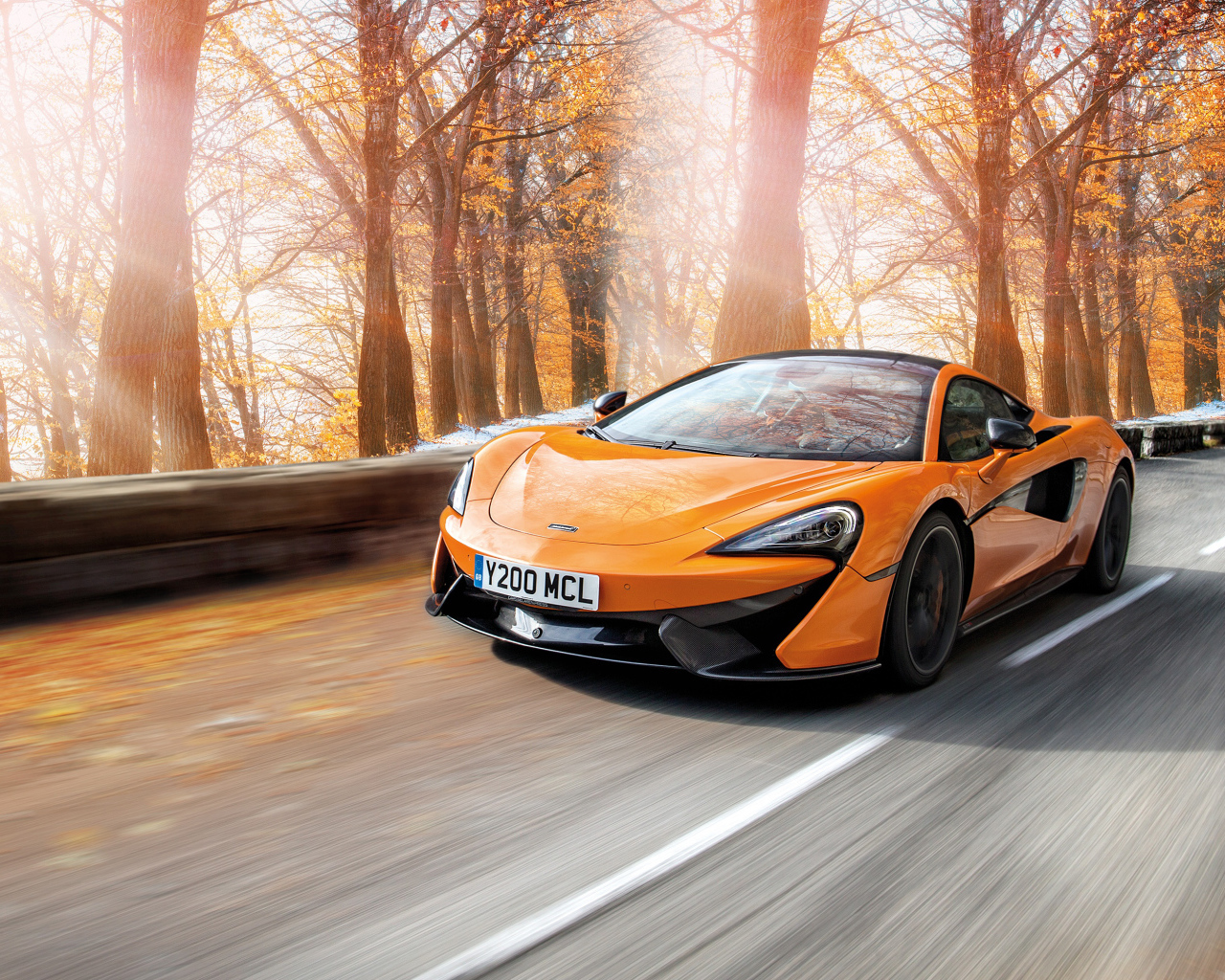 Спортивный автомобиль McLaren 570S Pirelli MC Sottozero 3, 2018 осенью 