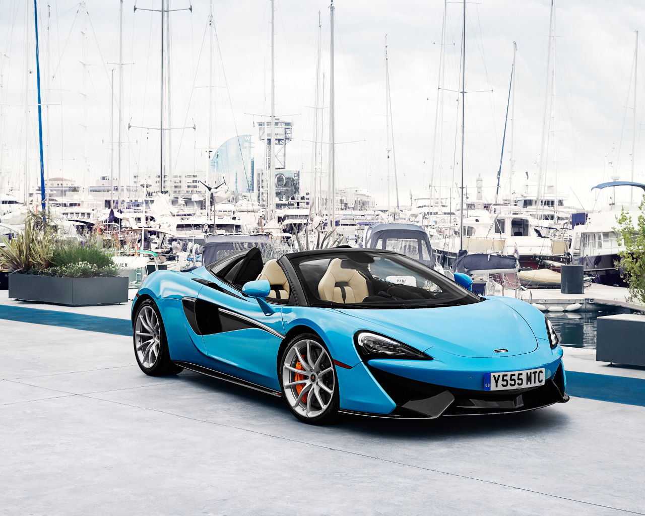 Спортивный автомобиль McLaren 570S Spider, 2018