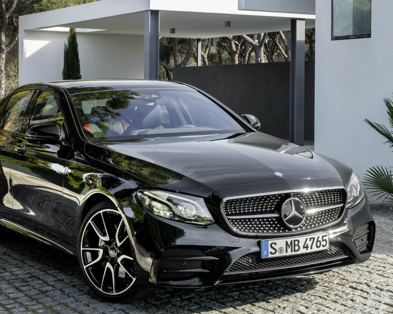 Черный Mercedes E43 AMG 4MATIC 2017 года 