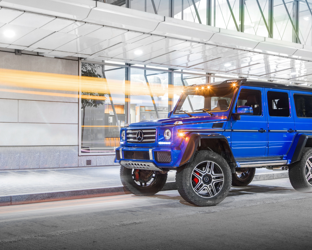 Синий внедорожник Mercedes Benz G Class G 500 4x4, 2017