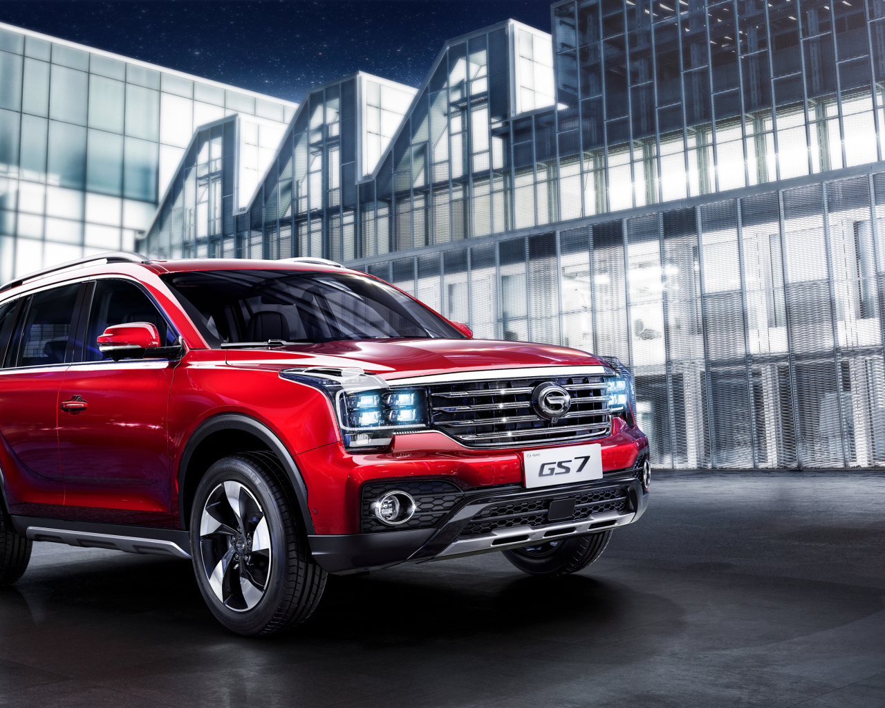 Красный автомобиль Trumpchi GS7