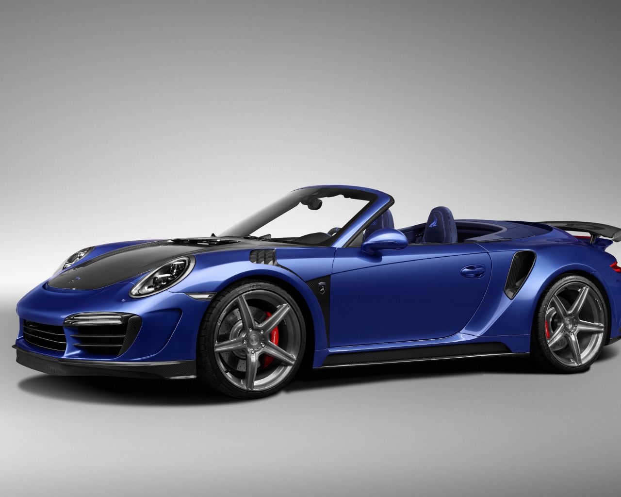 Синий автомобиль кабриолет Porsche 911 Stinger GTR, 2017 