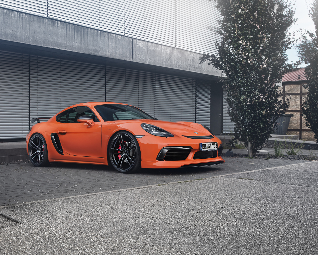 Оранжевый автомобиль Porsche TechArt 718 Cayman, 2017