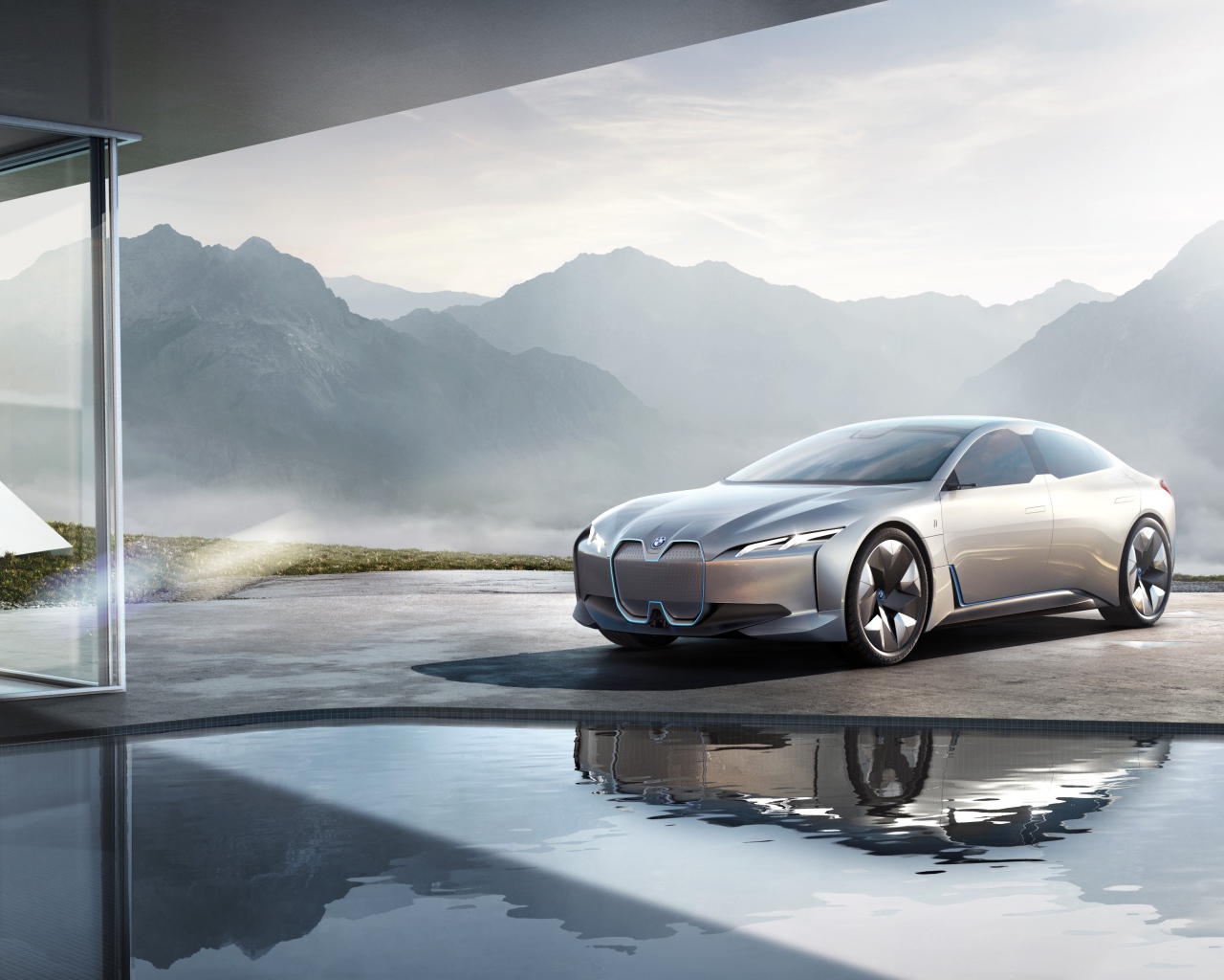 Серебристый электрокар  BMW i Vision Dynamics,  концепт