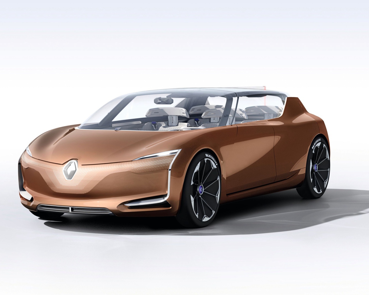 Коричневый автомобиль Renault Symbioz, 2017