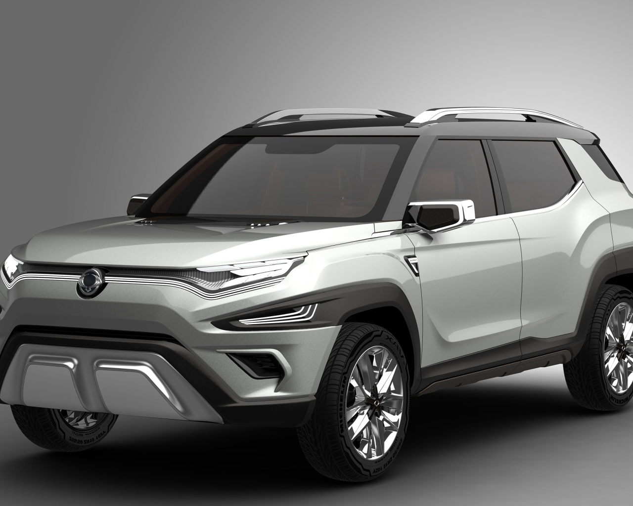 Серебристый внедорожник SsangYong XAVL, 2017