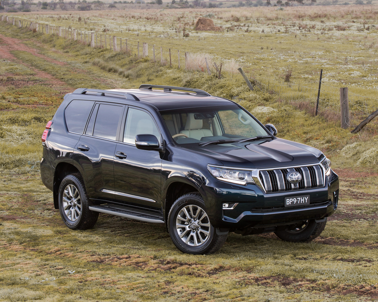 Черный внедорожник Toyota  Land Cruiser Prado, 2017