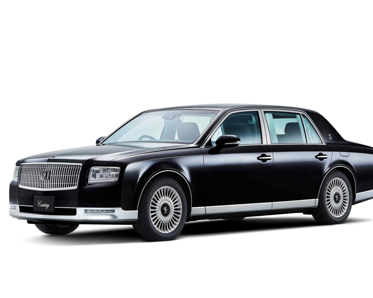 Стильный черный автомобиль Toyota Century, 2018 на белом фоне