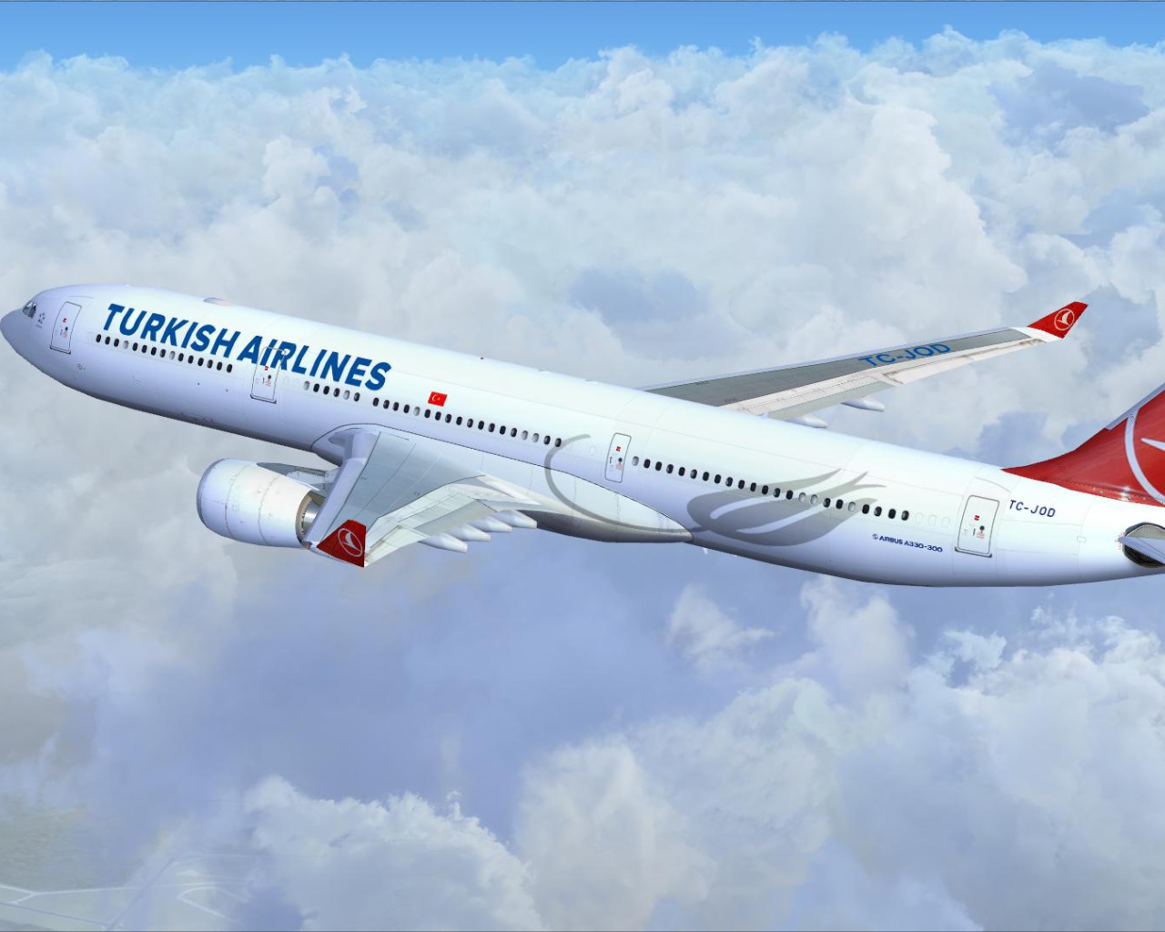 Airbus A330 авиакомпании Turkish Airlines летит над белыми облаками