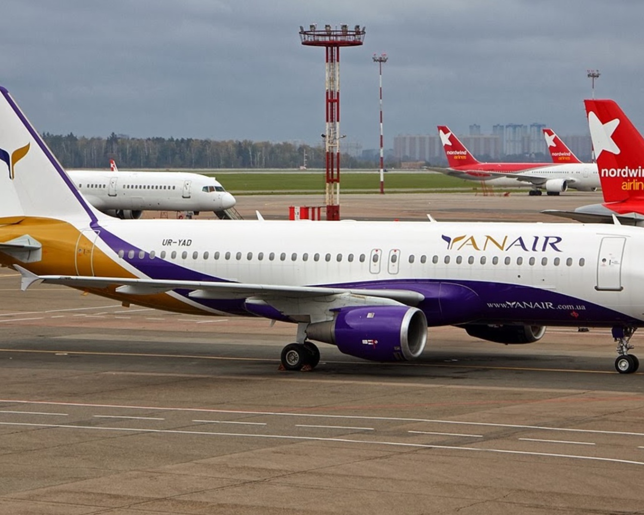 Airbus UR-YAD авиакомпании ЯнЭйр 