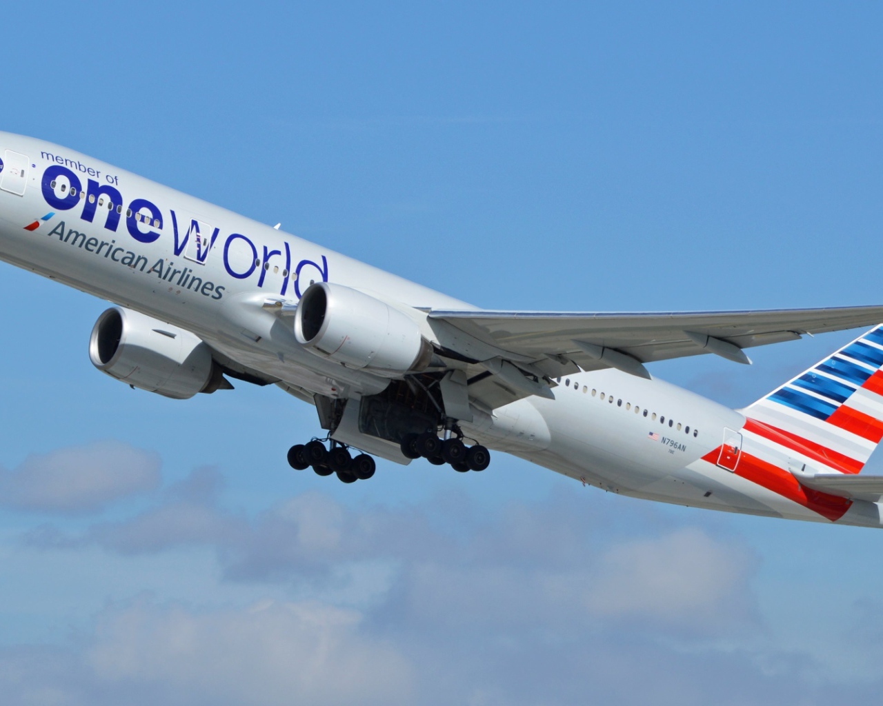 Авиалайнер Boeing 777 авиакомпании American Airlines 