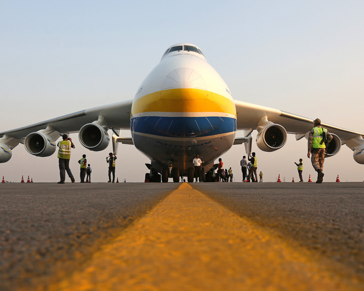 Проверка транспортного самолета АН -  225 Мрия перед взлетом 