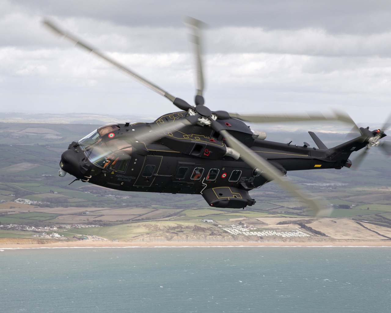 Французский военный вертолет HH-101A Caesar 