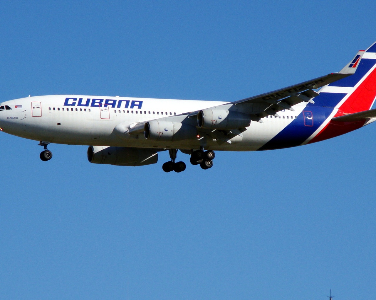 Самолет Ил-96 кубинской авиакомпании Cubana 