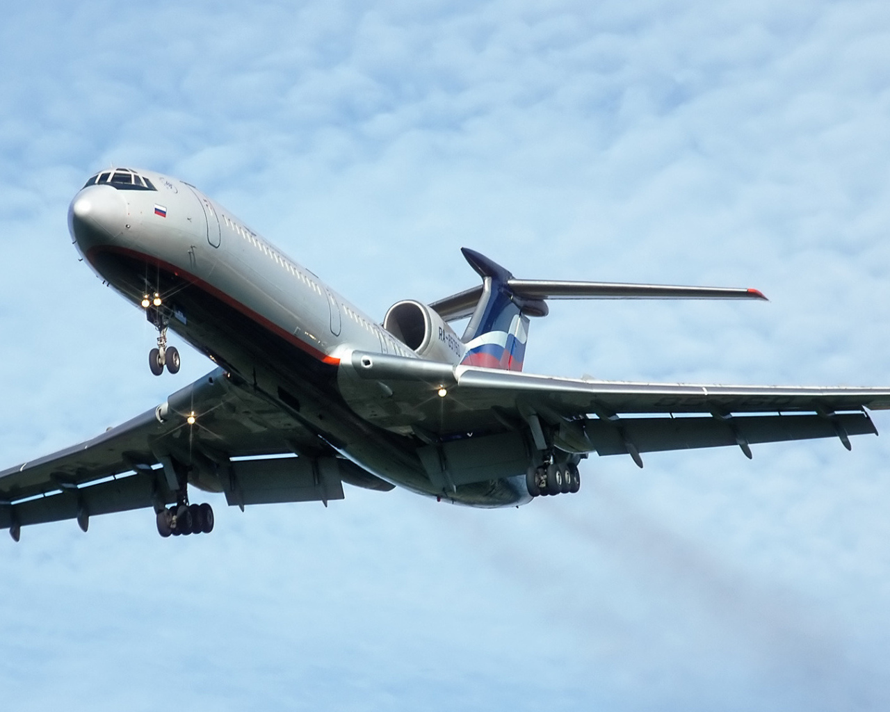 Самолет ТУ-154 российской авиакомпании Аэрофлот на взлете 
