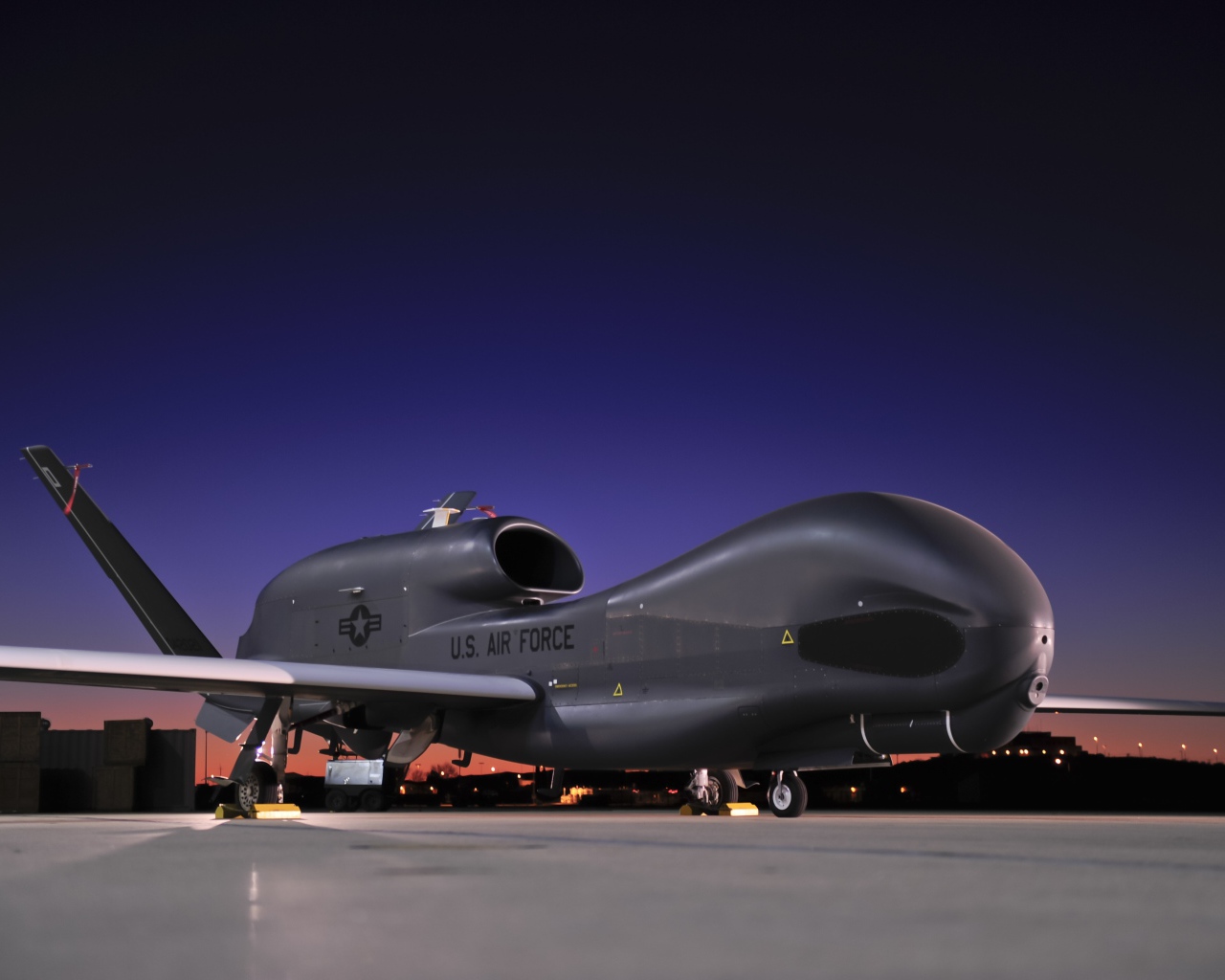 Беспилотный летательный аппарат RQ-4 Global Hawk