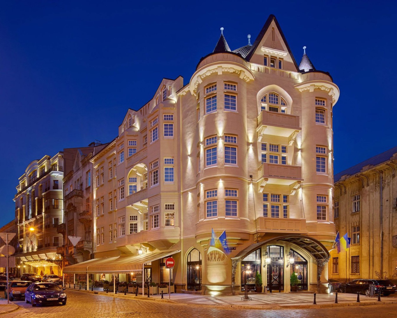 Красивый отель Атлас Делюкс в центре Львова 
