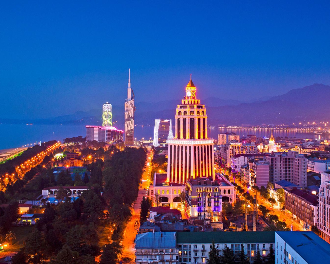 Красивый вечерний  город Батуми 