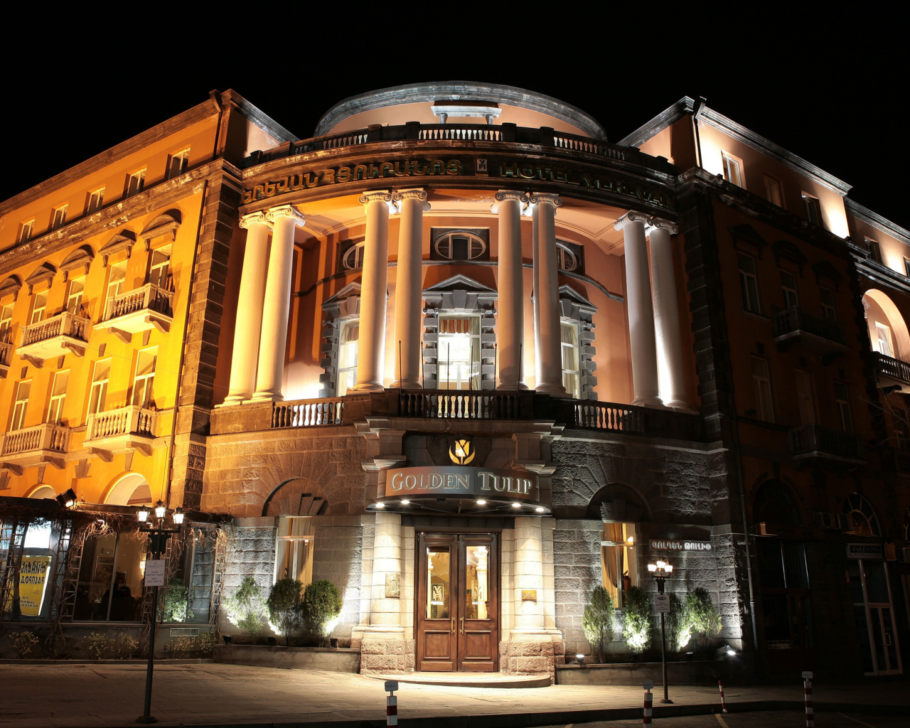 Красивый отель Golden Tulip город Ереван 
