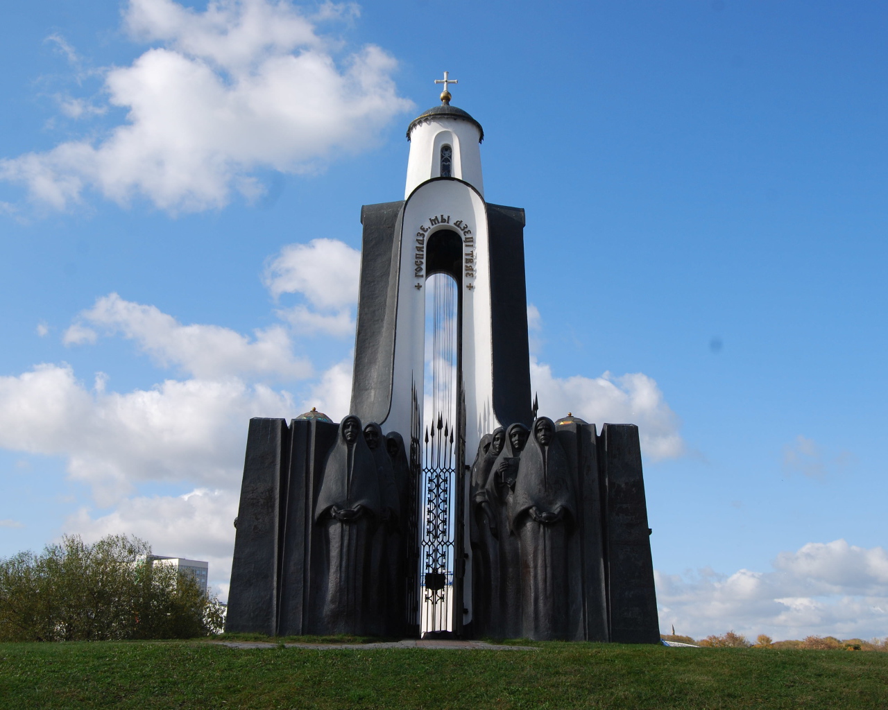 Монумент Остров слез город Минск 