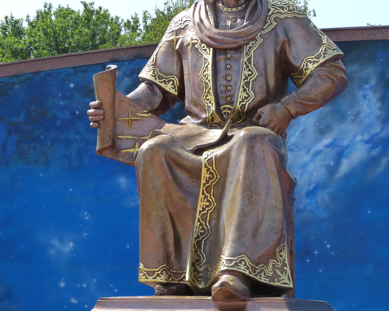 Памятник Мирзо Улугбеку город Самарканд 