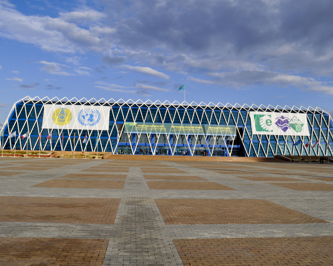 Дворец Независимости город Астана 