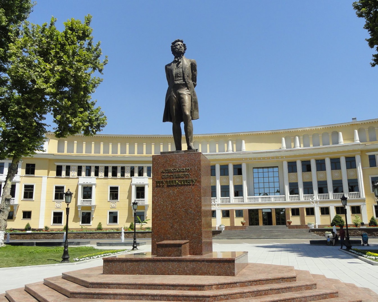 Памятник Пушкину в Ташкенте