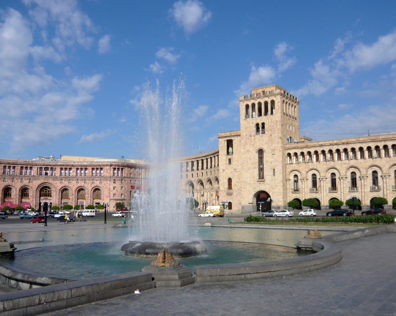 Фонтан на площади Республики город Ереван 