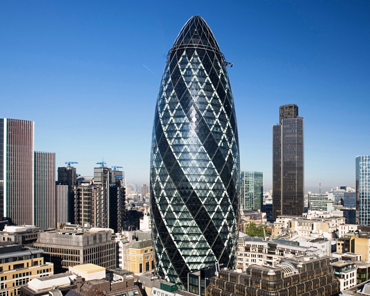 Необычный красивый небоскреб Мэри-Экс, Англия 