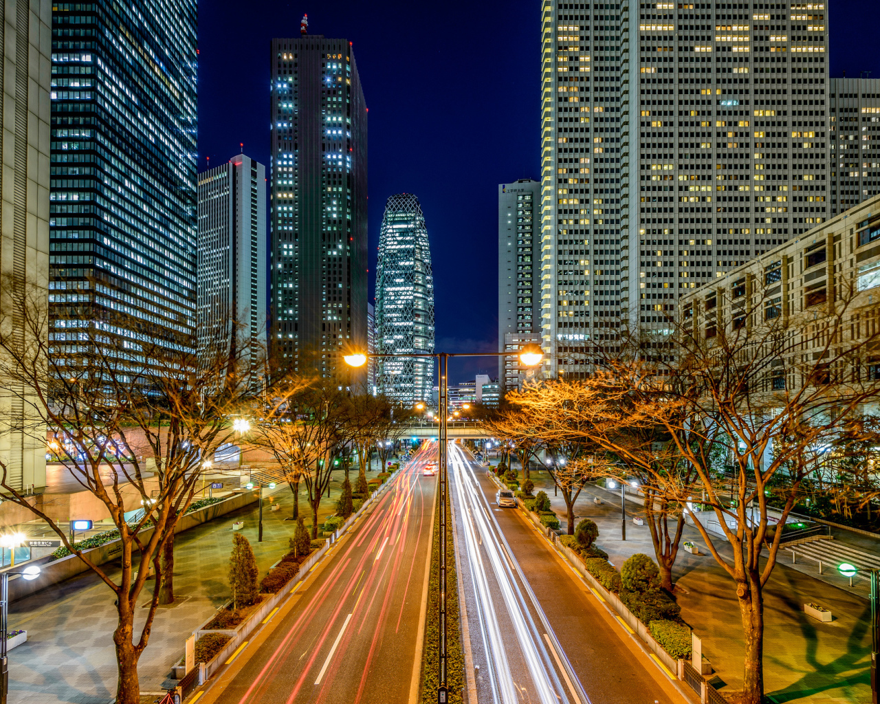 Ночной яркий город Токио 