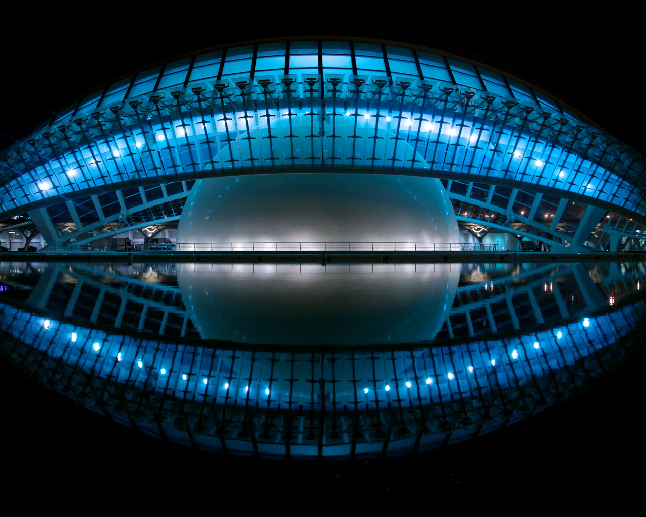 Необычный кинотеатр Hemisferic, Валенсия. Испания