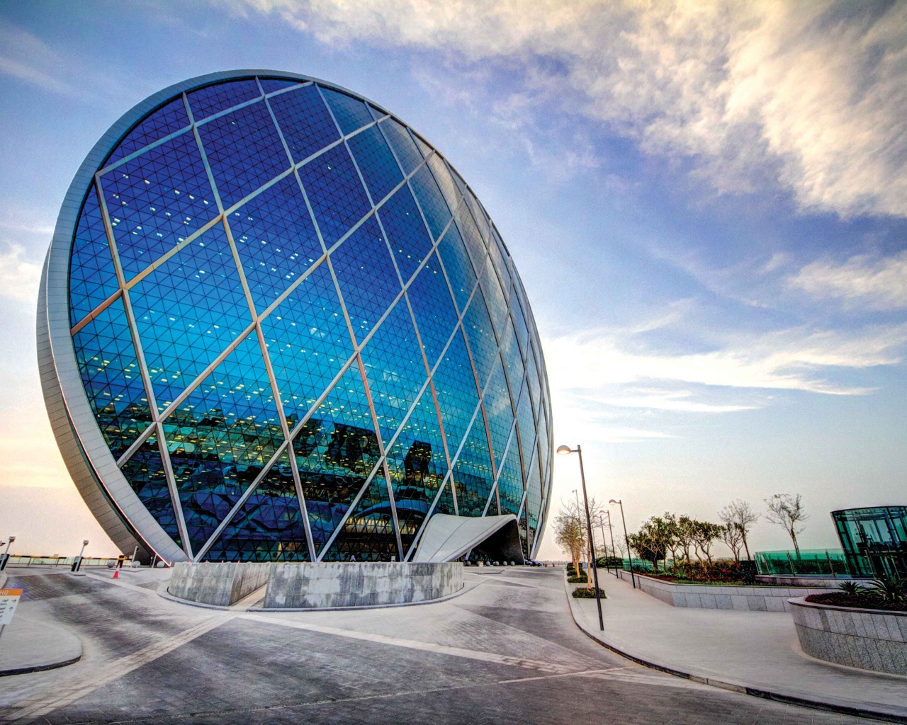 Необычный небоскреб Aldar HQ, Абу-Даби. ОАЭ 