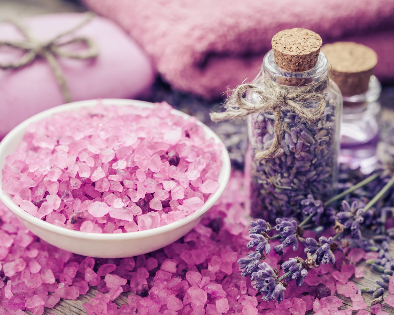 Ароматная соль для ванн с баночкой лаванды