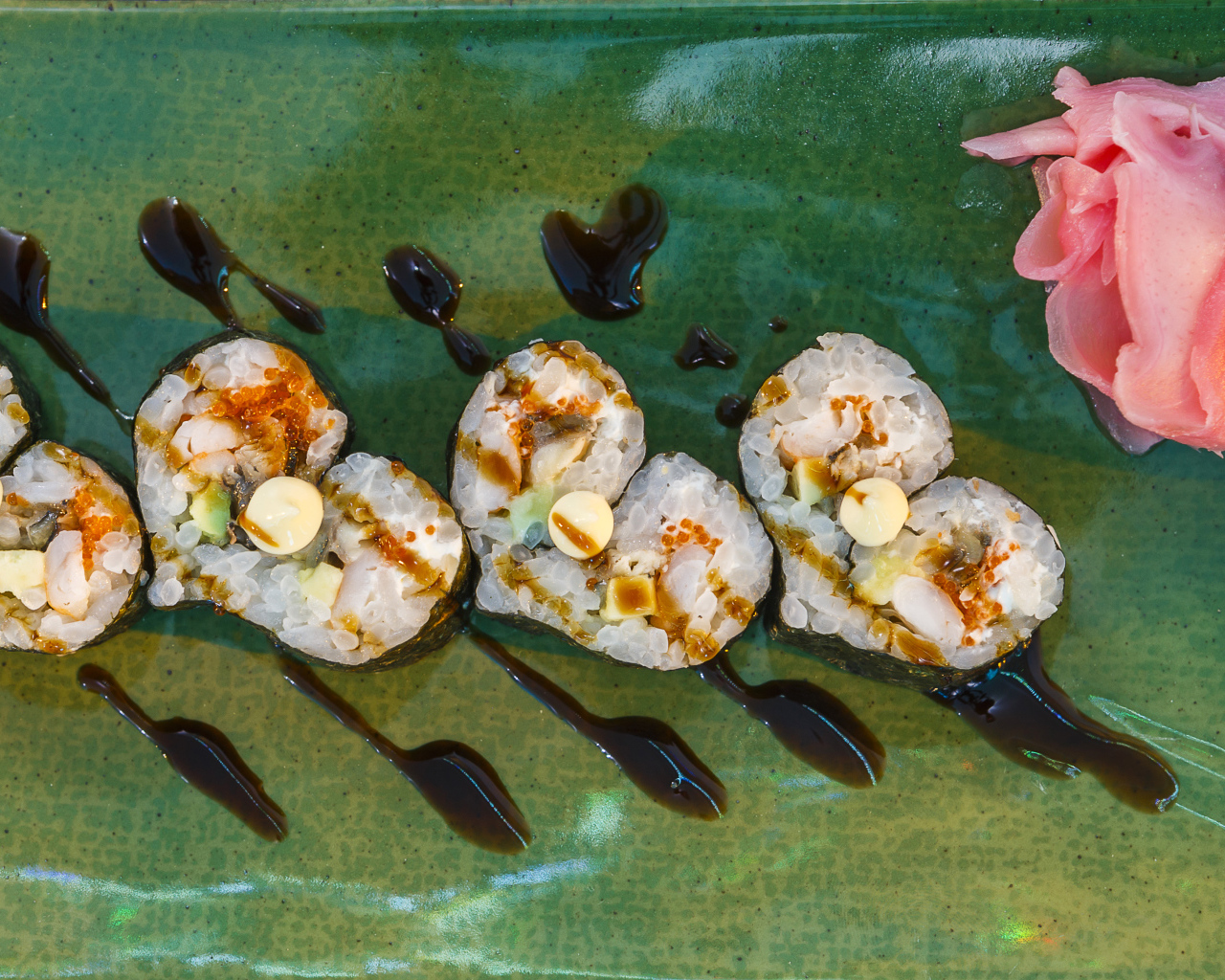 Аппетитные японские суши в форме сердца 