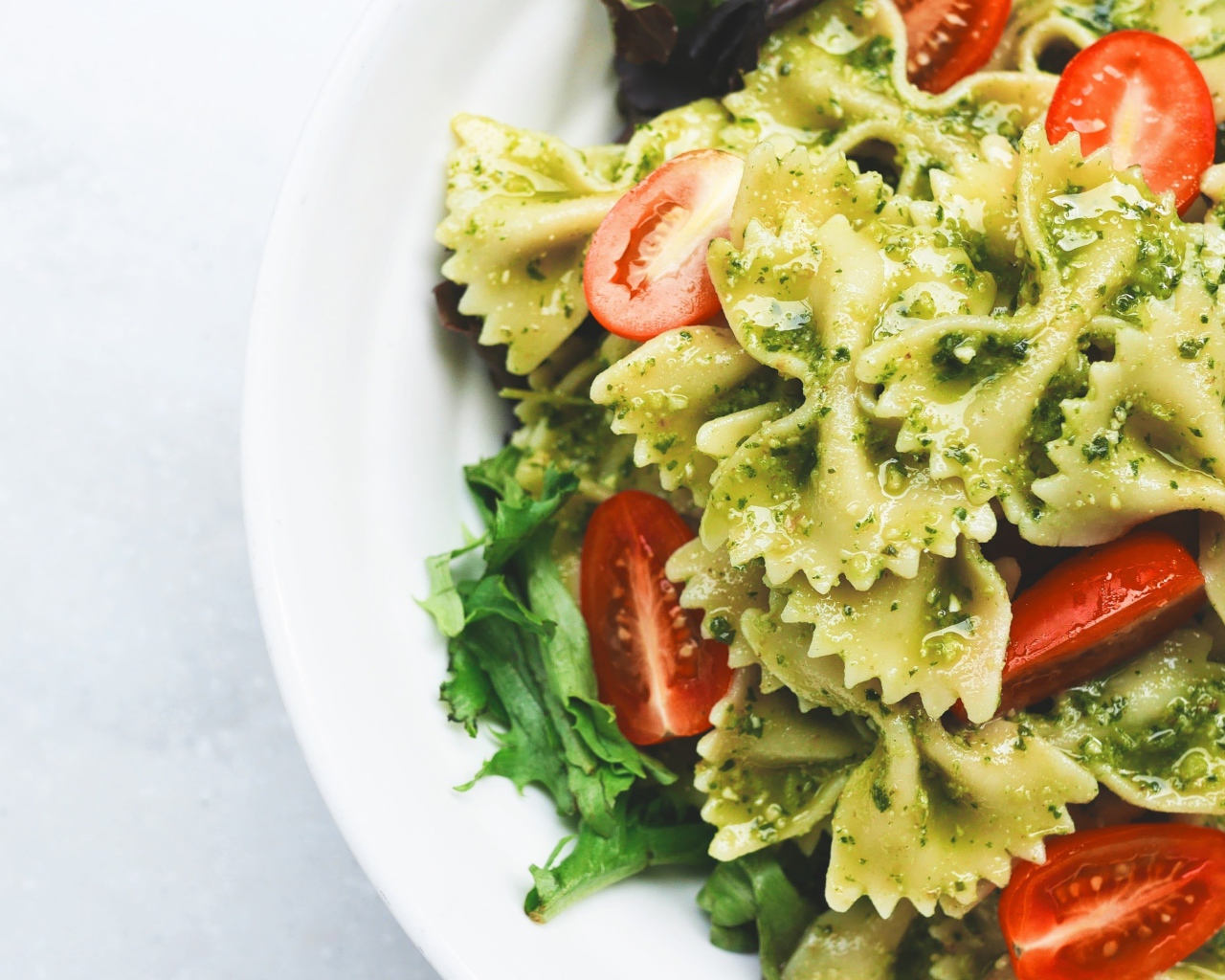 Аппетитная паста с соусом и томатами 