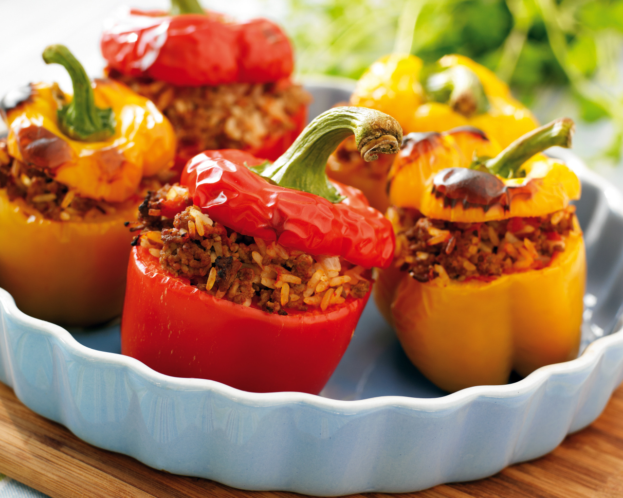 Аппетитный начиненный сладкий перец к обеду